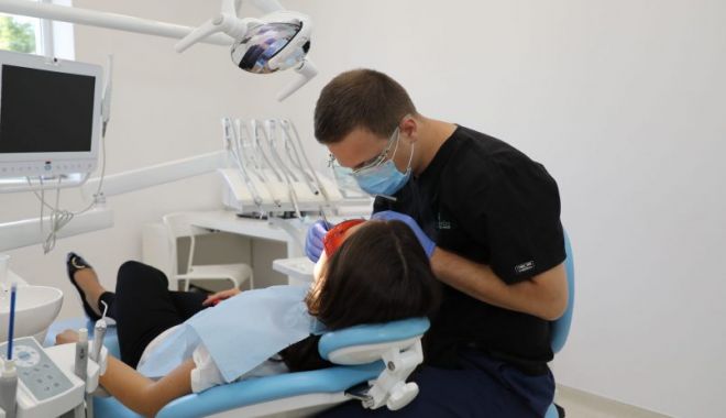 Fast and Fixed, o tehnologie care îți aduce un zâmbet sănătos și frumos - fond-dinti-1691763473.jpg