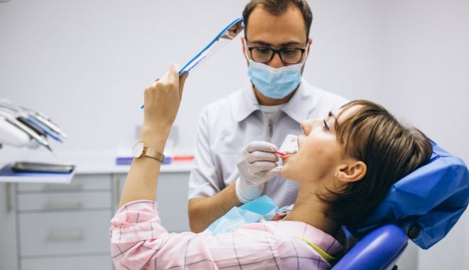 Tocirea dinţilor apare şi pe fondul unei igiene dentare exagerate - fond-dinti-1699179381.jpg