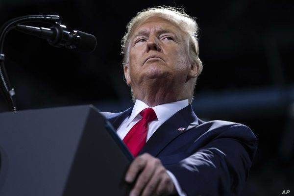Donald Trump l-a acuzat pe Barack Obama de ”trădare” - fond-donald-trump-1753287810.jpg