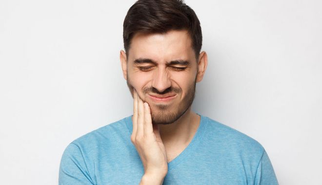 Factori care declanşează durerile dentare la cald sau rece - fond-dureri-dinti-1701953129.jpg