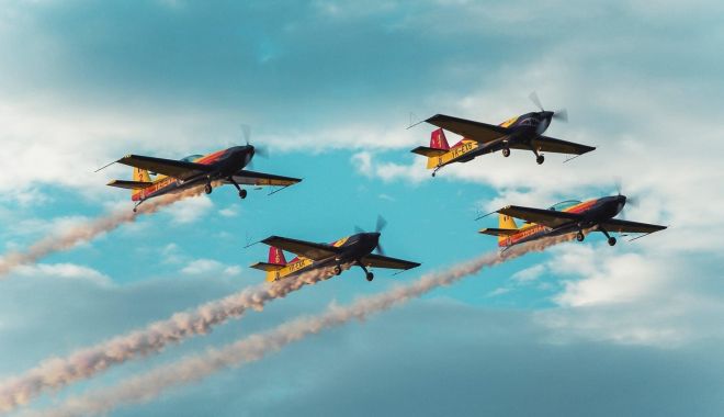Evoluții aeriene spectaculoase la a doua ediție a Constanța Black Sea Air Show - fond-eveniment-aviatic1-1690913081.jpg