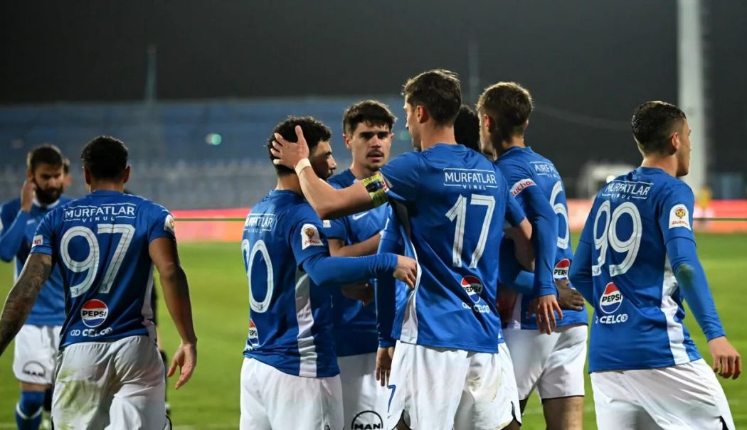 FC Farul Constanţa merge în semifinalele Cupei României. Victorie clară cu Unirea Alba Iulia - fond-farul-alba-1743599415.jpg