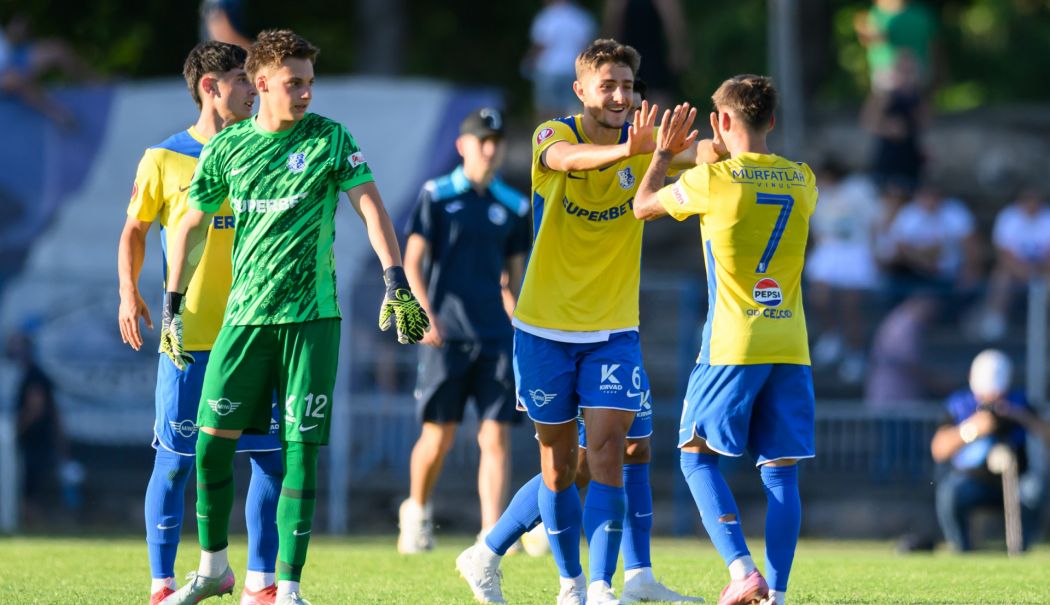 Farul Constanţa s-a calificat în grupele Cupei României la fotbal - fond-farul-corvinul-1756471044.jpg