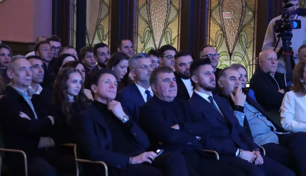 Programul „Eu sunt farist!”, lansat la Cazinoul din Constanța. „Este o apropiere de suporteri” - fond-farul-eveniment-1766153461.webp