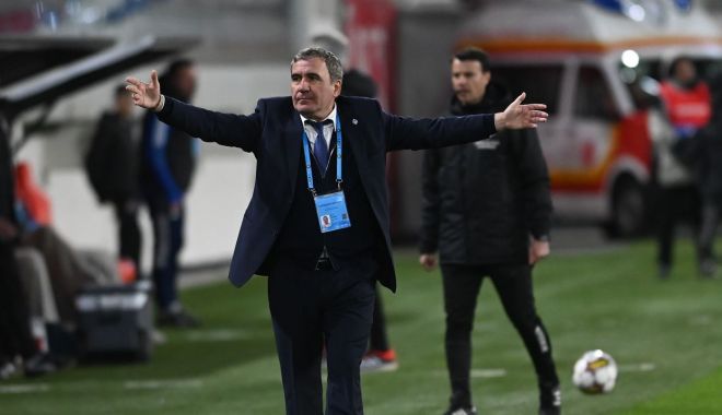 Farul câştigă, iar Hagi iese la atac. 