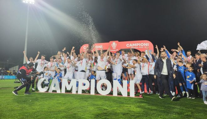 Fotbaliştii Farului au petrecut până dimineaţă după ce au devenit campionii României - fond-farul-petrecere1-1684759595.jpg