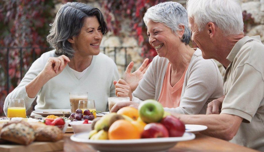 Nu serviţi fructe după masă! Vă provoacă arsuri și reflux gastro-intestinal - fond-fructe-1737378312.jpg