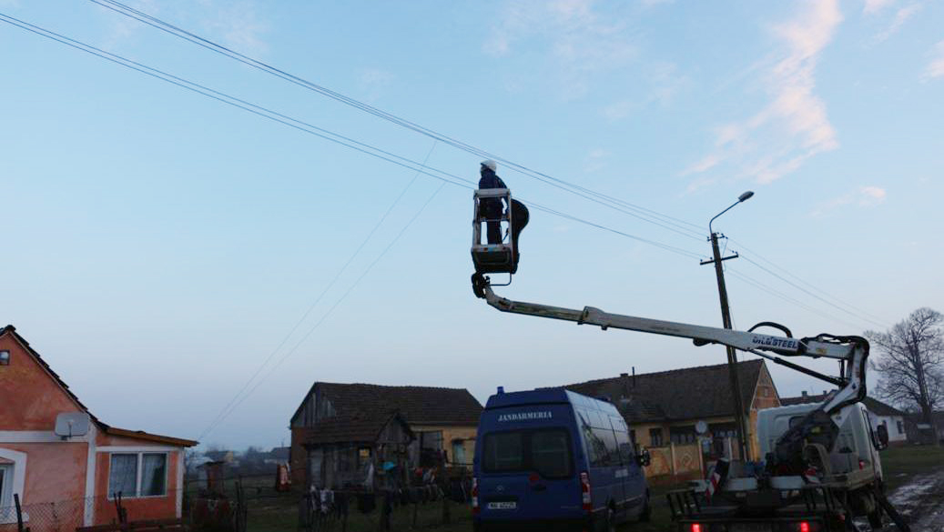 Gest disperat! Un bărbat din Medgidia a recunoscut că a furat energie electrică pentru încălzirea copiilor - fond-furt-de-curent-1768150609.webp