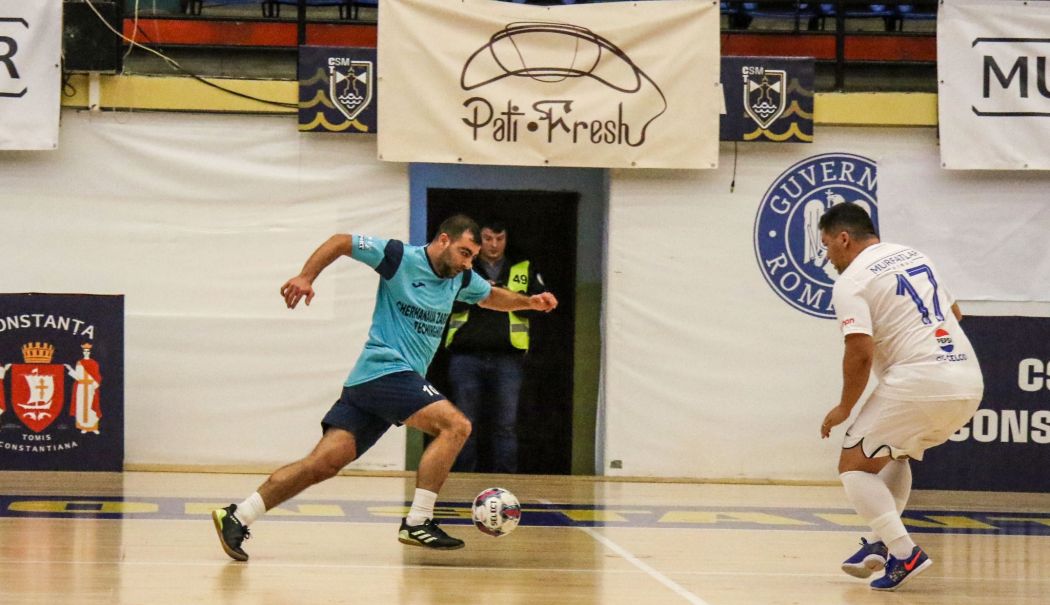 Avalanşă de goluri la Trofeul Constanţei. Nervi şi multe cartonaşe în FC Ziariştii - FCV Farul - fond-futsal-constanta-1737993315.jpg
