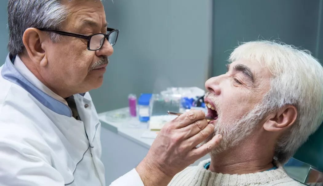 Gingie umflată -  semn că molarul are nevoie de atenția dentistului - fond-gingii-1771851373.webp