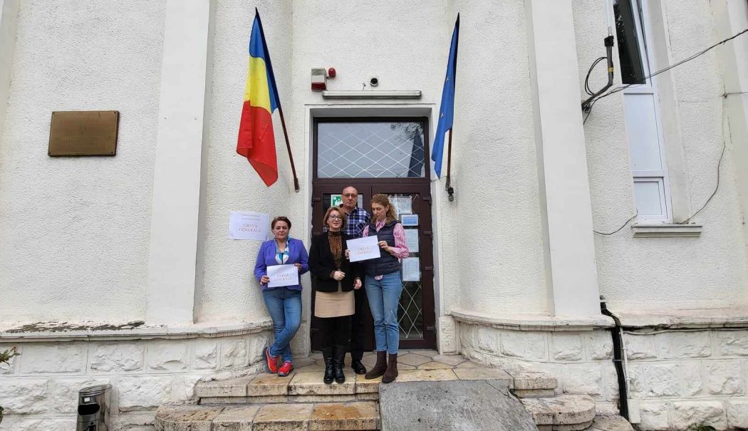 Sătui de firimituri, angajaţii Arhivelor au pus lacăt pe instituţie. 
