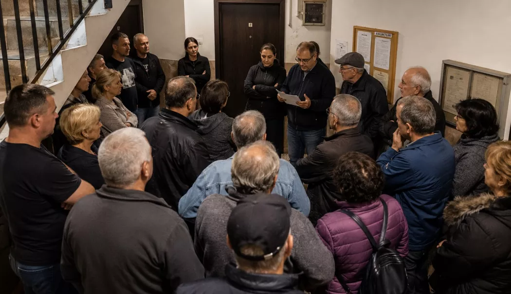 WhatsApp-ul de bloc, între utilitate și haos. Asociațiile de proprietari cer modernizarea legii