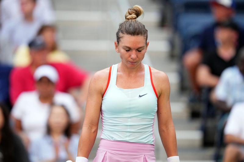 Blestemul unei campioane. Simona Halep s-a accidentat iar la genunchi şi nu a putut continua la Paris - fond-halep-1715861169.jpg
