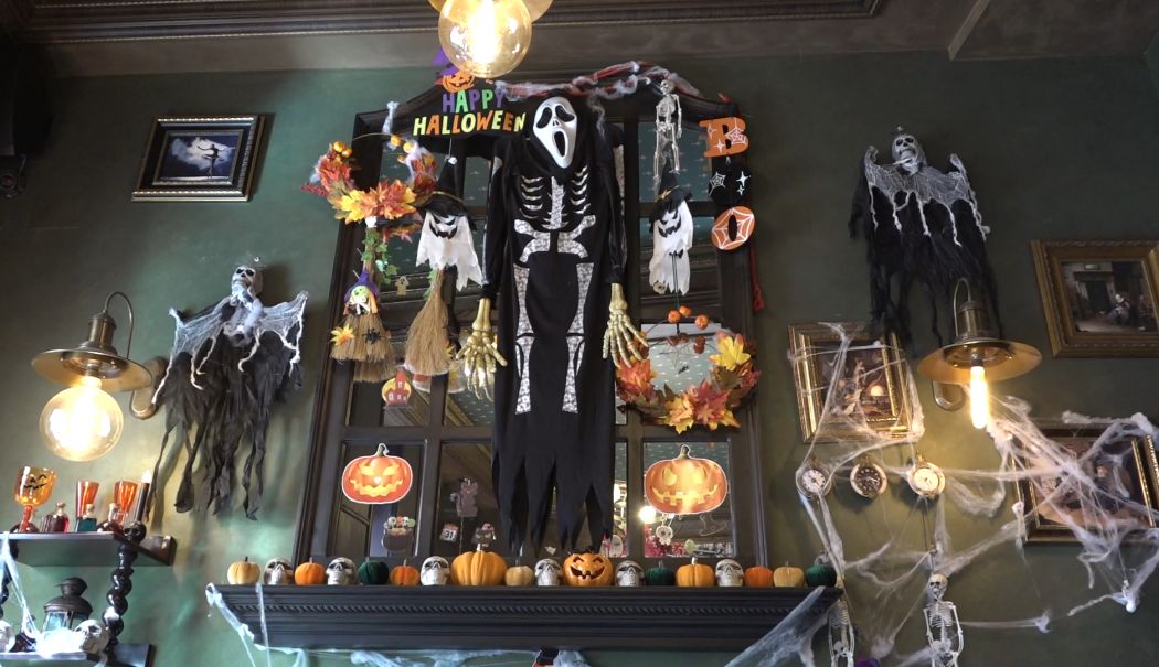 Febra Halloweenului a cuprins Constanța. Păreri împărțite la malul mării - fond-halloween-2-1761847517.png