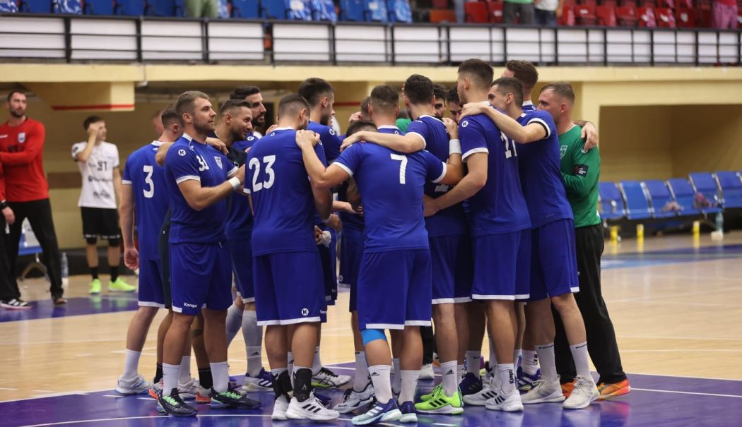 Handbaliştii de la CSM Constanţa, pregătiţi pentru un nou sezon dificil - fond-handbal-csm-1724331124.jpg
