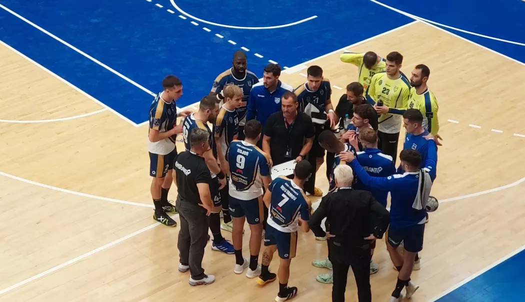 CSM Constanța, pregătită pentru retur. Marius Stavrositu, încredere totală în elevii săi - fond-handbal-nou-1768386150.webp