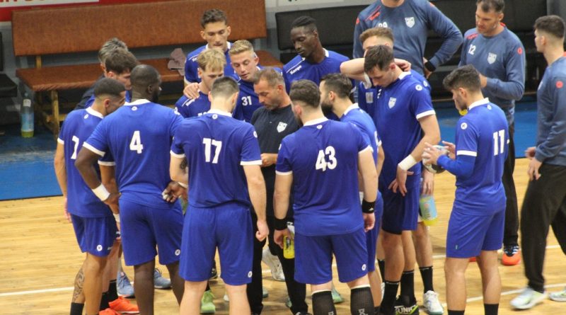 Handbaliştii de la CSM Constanţa, pregătiţi pentru returul cu Dukla Praga. Şanse de calificare, aproape zero - fond-handbal13-1760620433.jpg