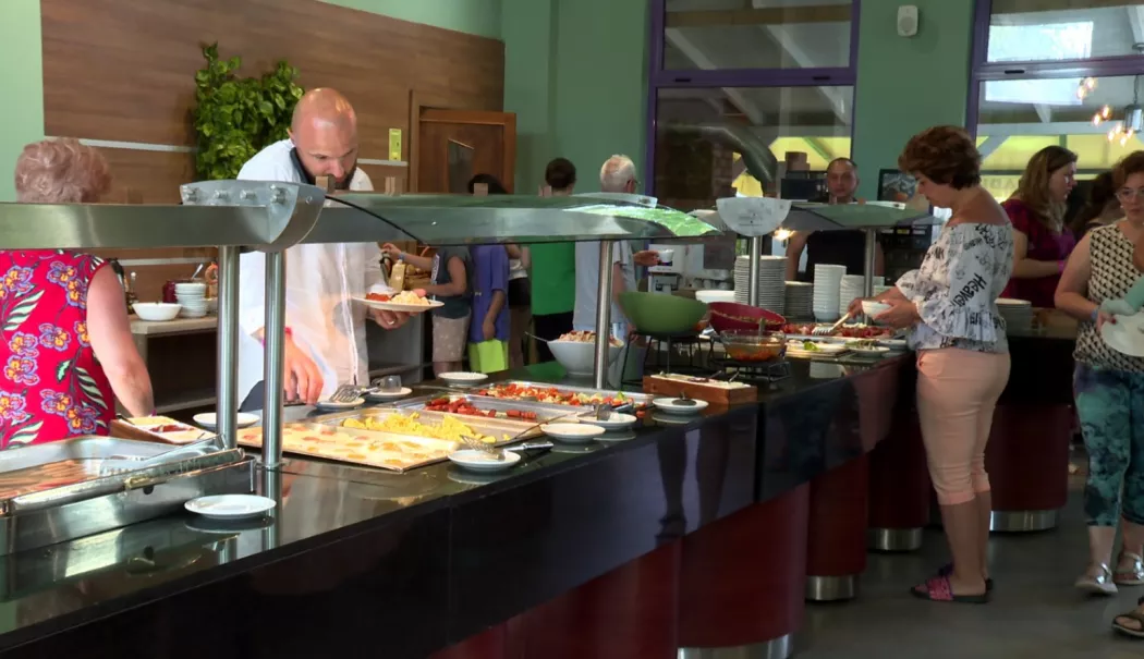 Hotelurile all inclusive, la mare căutare pe litoralul românesc! - fond-hotelurile-2-1782834858.webp