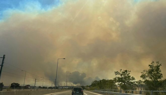 Atracțiile turistice ale Greciei, închise două zile din cauza incendiilor masive - fond-incendii-grecia-1690130311.jpg