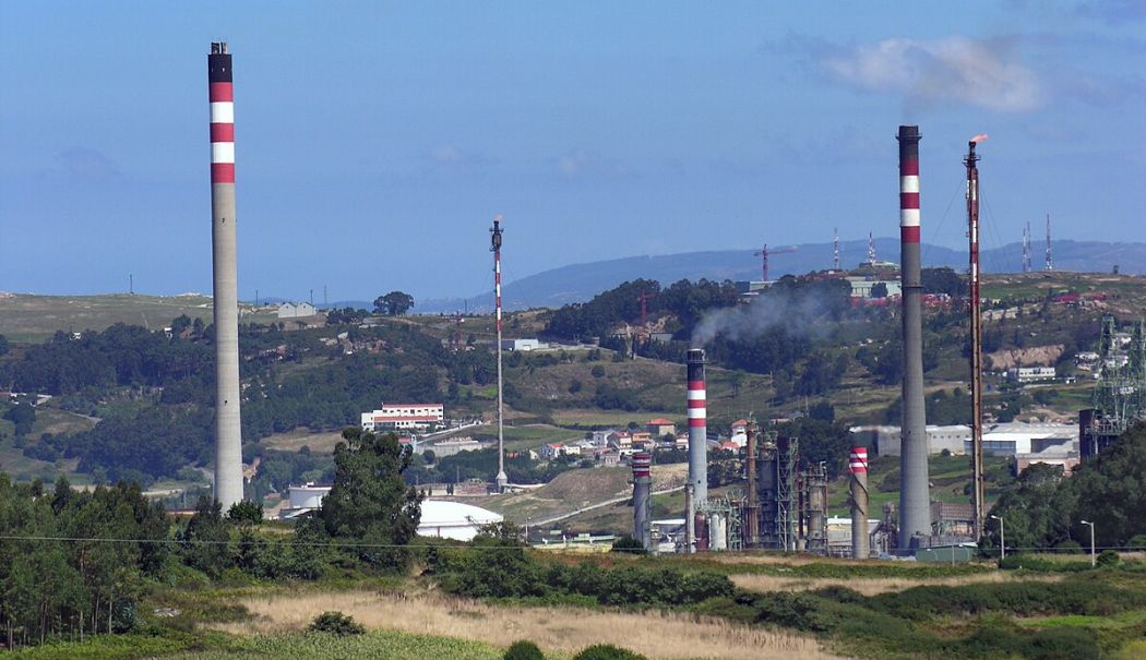 Industria petrochimică din Europa caută o „barcă de salvare”  pentru a continua activitatea - fond-industrie-chimica-1753199803.jpg
