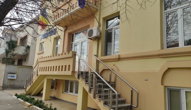 Cine ar fi crezut? Inspectorii școlari constănțeni, într-un real pericol - fond-inspectori-scolari-1678032879.jpg