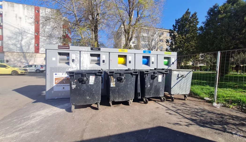 Investiție blocată în stradă. Eco-insulele din Constanța au fost montate, dar nu pot fi utilizate