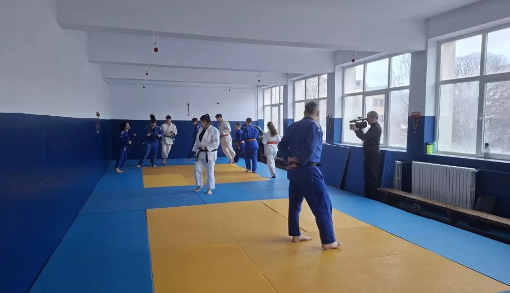 Judocanii de la LPS „Nicolae Rotaru”, pregătiri pentru noi competiții - fond-judo-bun-1769005322.webp