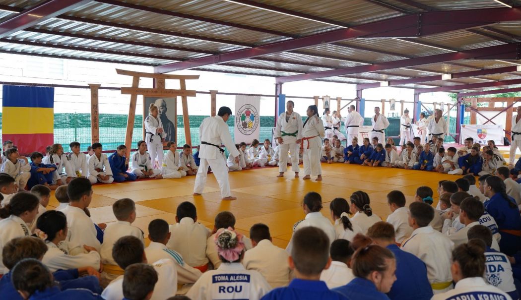 Regal de judo în staţiunea Venus. Peste 350 de sportivi vor fi prezenţi - fond-judo-constanta6-1755693577.jpg