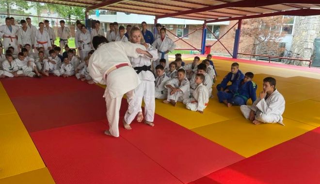 Elita judo-ului din România, în frunte cu Alina Dumitru, vine săptămâna viitoare pe litoral - fond-judoo-1692969480.jpg
