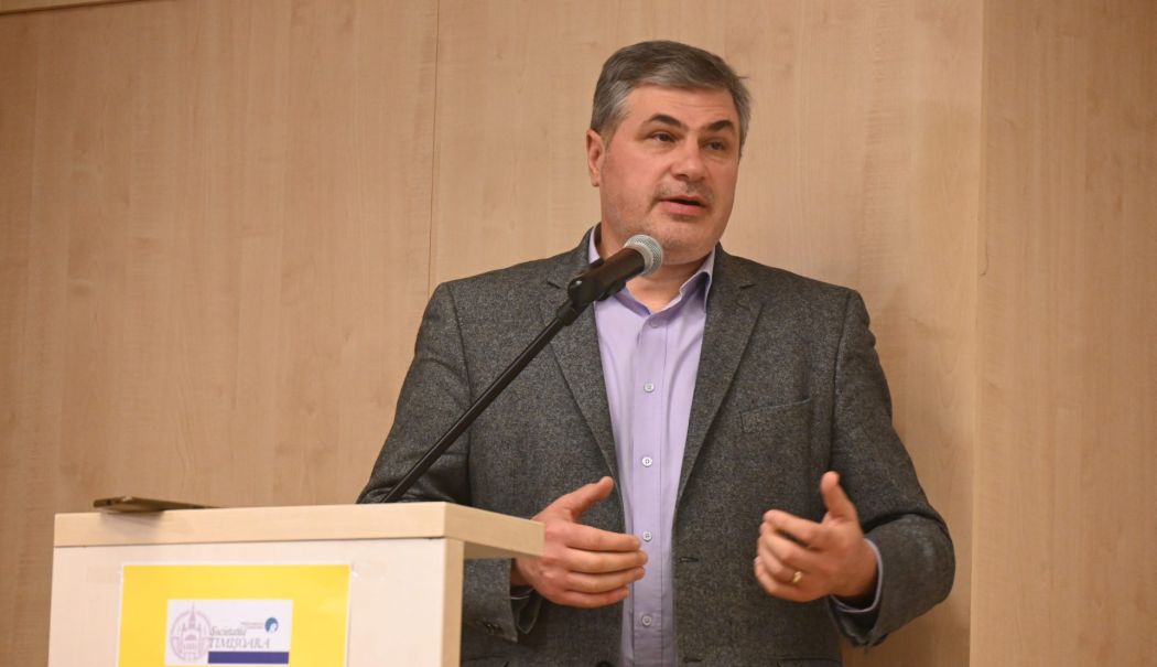 Trei istorici renumiţi îşi lansează cartea la Universitatea 