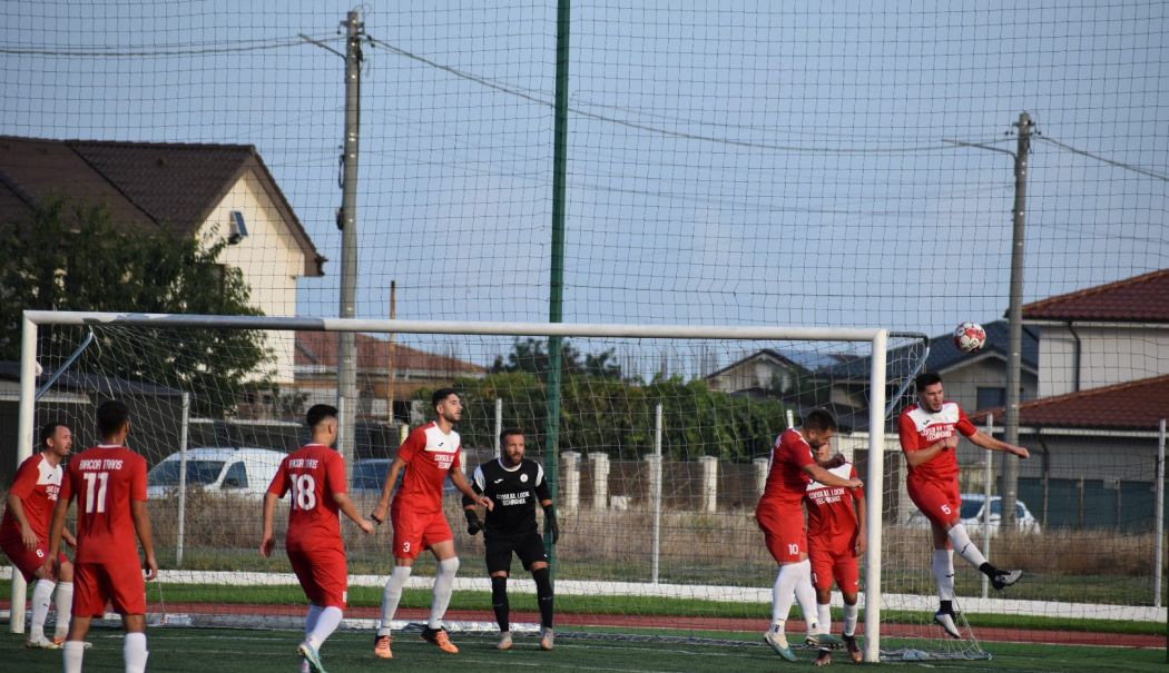 Etapă spectaculoasă în Liga a IV-a la fotbal din judeţul Constanţa - fond-liga-4-1725186136.jpg