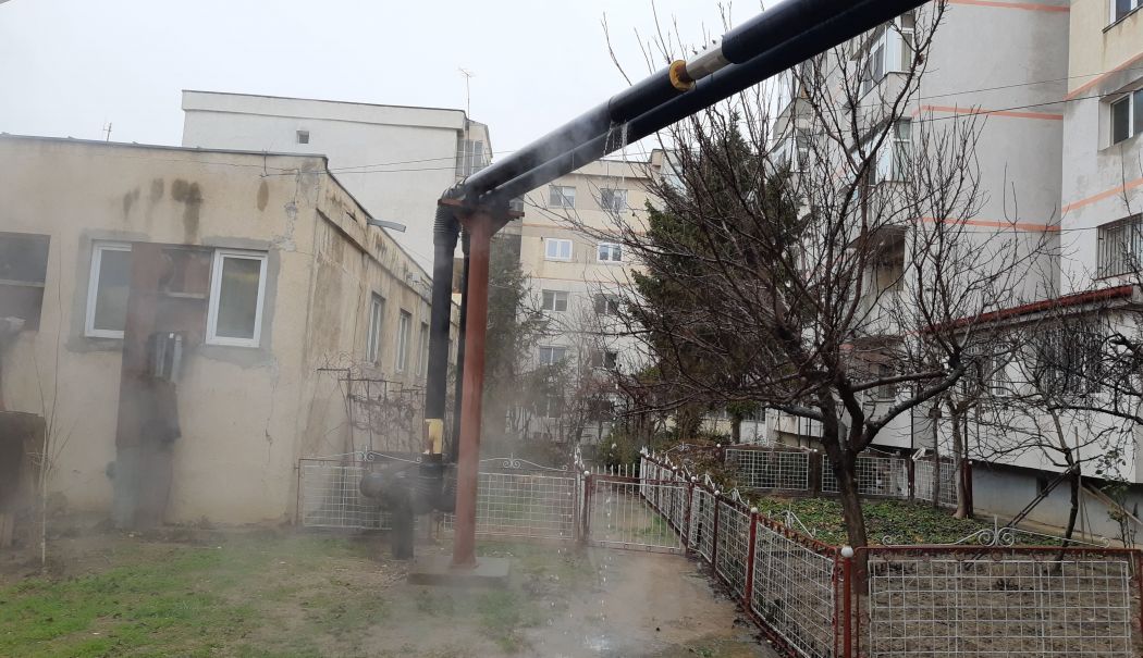 Locuitorii din zona Trocadero se tem pentru viaţa lor. „Se vor produce infiltrații mari la fundația blocului” - fond-locatari-1-1737043896.jpg