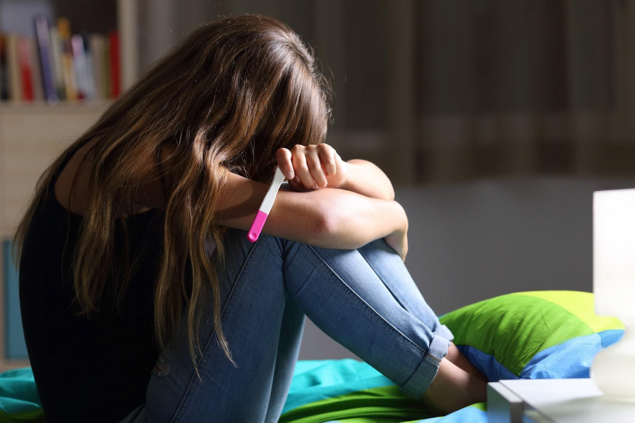 Constanța, în topul mamelor minore din România. Peste 500 de adolescente au născut - fond-mame-minore-1772728523.webp