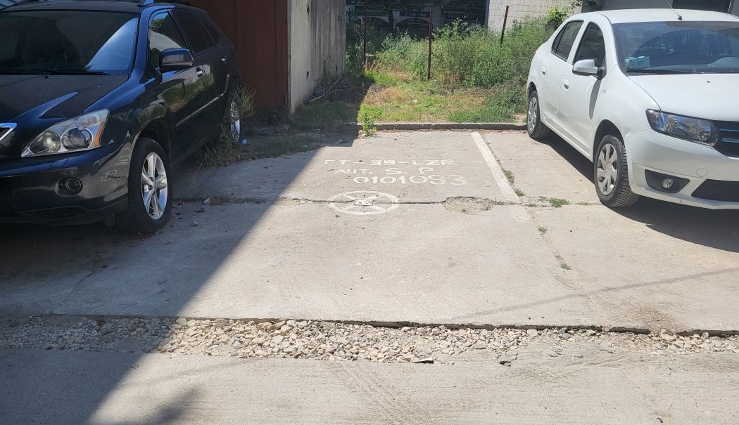 Bătălia pe locurile de parcare din Constanța. Ce riscă cei care își marchează teritoriul pe nedrept - fond-marcaje-parcari-1724163401.jpg