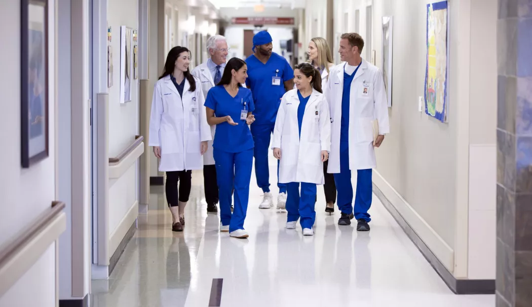 Control strict. Medicii și asistentele ar putea fi monitorizați electronic la intrarea și ieșirea din spital