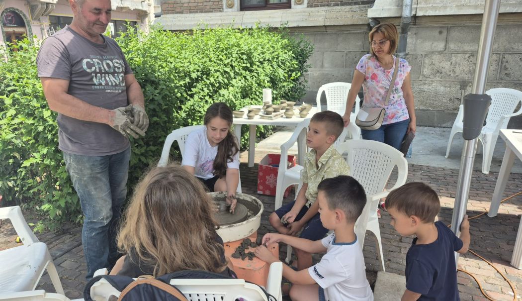 Demonstrații de lucru făcute de meșteri la Muzeul de Artă Populară Constanța - fond-mestesuguri-1753458557.jpg