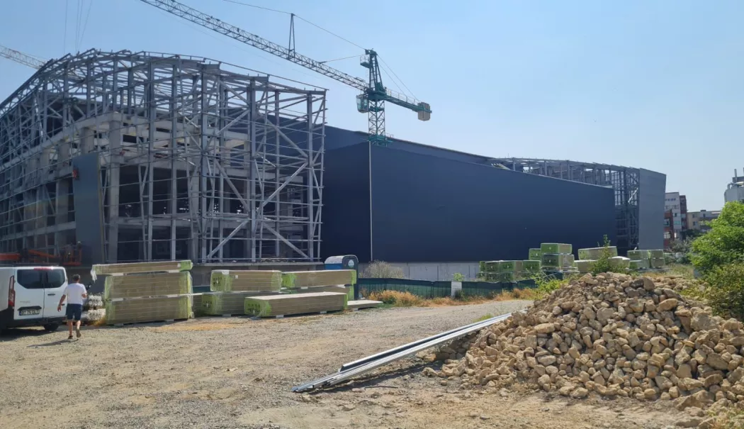 Sala Polivalentă, construită cu viteza melcului! Promisiunile de finalizare se mută în 2027