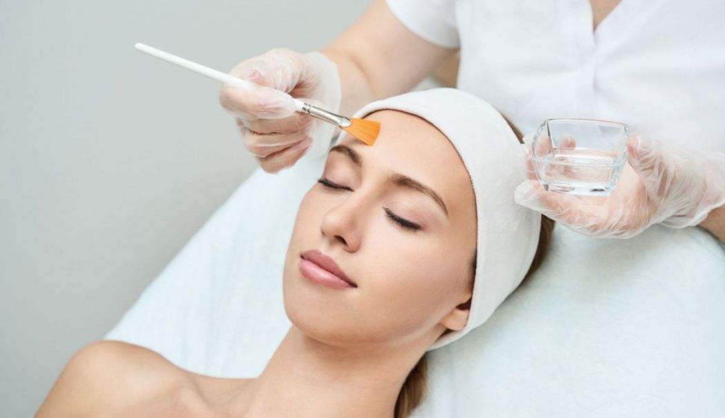 Peelingul chimic, ritualul ideal pentru a vă revitaliza tenul la început de toamnă - fond-peeling-1-1757503691.jpg