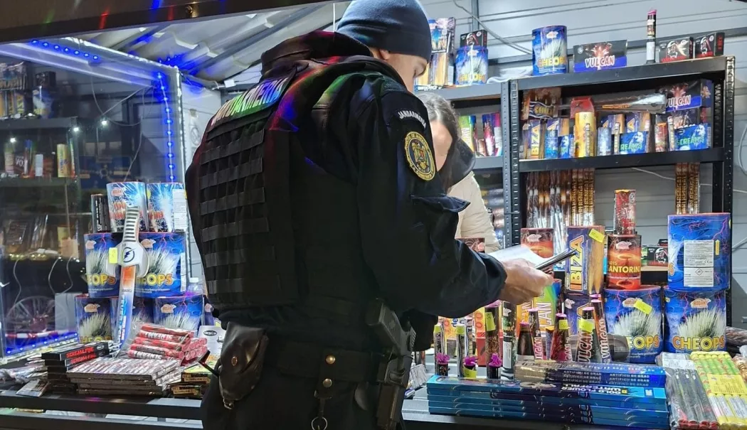 Exploziv la propriu! Sute de kilograme de petarde ilegale, confiscate în județul Constanța - fond-petarde-1767027946.webp