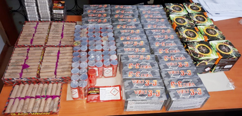 Petardele aruncate la picioarele trecătorilor, glumele proaste din perioada sărbătorilor de iarnă - fond-pirotehnice-si-copii-1733508766.jpeg