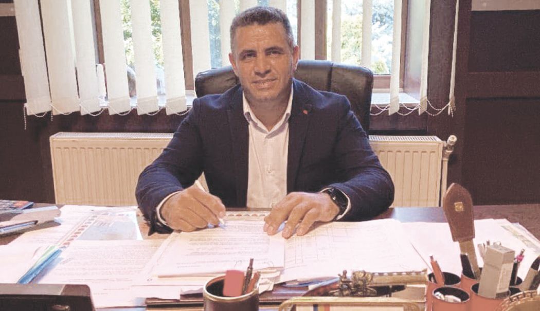 Primarul comunei Poarta Albă, Vasile Delicoti: „S-au dat bani pentru pensii şi salarii în loc să se dea pentru dezvoltarea localităților” - fond-poarta-alba-primar-1754412660.jpg