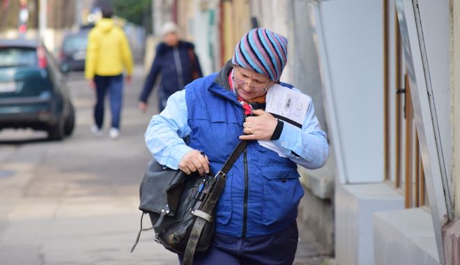 Poştaşii, sătui să lucreze pe vânt şi ploaie, la salariul minim - fond-postasi-2-1698256806.JPG