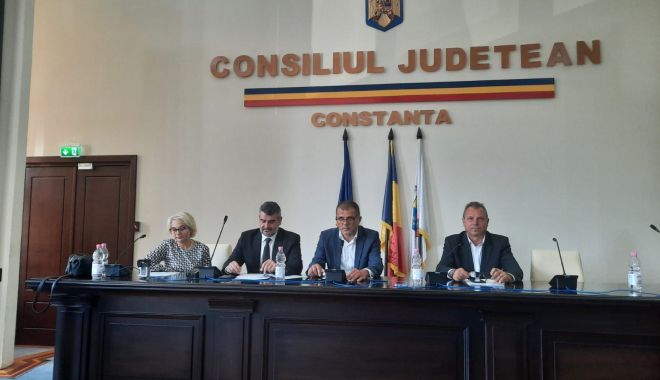 Trei șefi de la deconcentrate, la raport în fața prefectului Silviu Coșa - fond-prefectura-1695833862.jpg