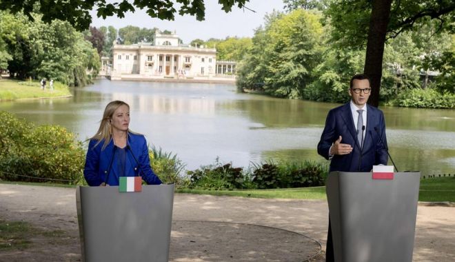 Premierii italian şi polonez cer închiderea frontierelor externe ale UE pentru a combate migraţia - fond-premieri-cerere-1688645780.jpeg
