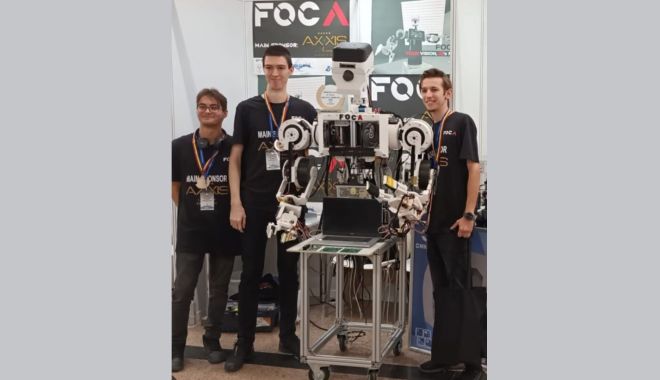 Roboții umanoizi creați de elevii constănțeni au impresionat juriul și vizitatorii RoboChallenge - fond-prima-elevi-robotica-1700411292.jpg