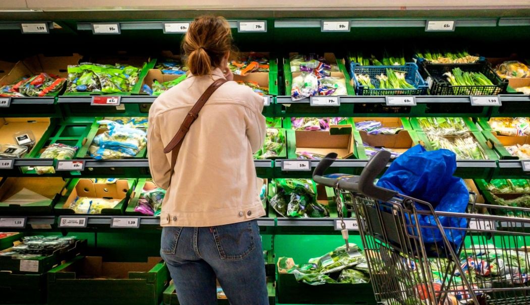 Românii respiră ușurați. Prețurile la alimentele de bază rămân plafonate până în 2026 - fond-produse-plafonate-2-1758818434.jpg