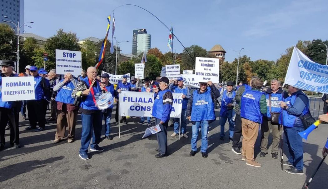 Cadrele militare disponibilizate din Constanța cer dreptate la  București - fond-protest-militari-bucuresti-1715188295.jpg