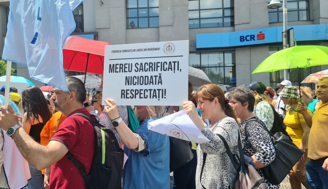 Liderii profesorilor amenință cu ieșirea în stradă. 