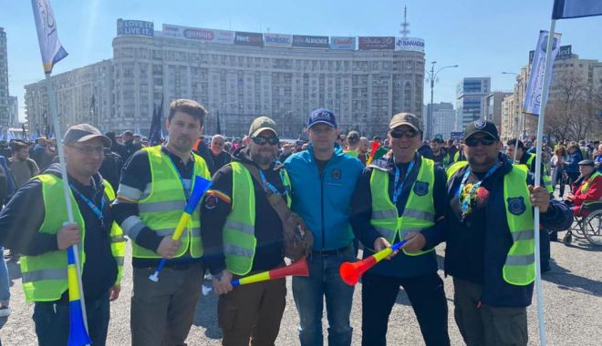 De un an, polițiștii protestează, dar interesează pe cineva? 