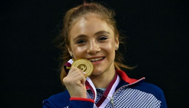 Campioana s-a întors acasă. Sabrina Voinea, o gimnastă de aur - fond-sabrina-1678200004.jpg